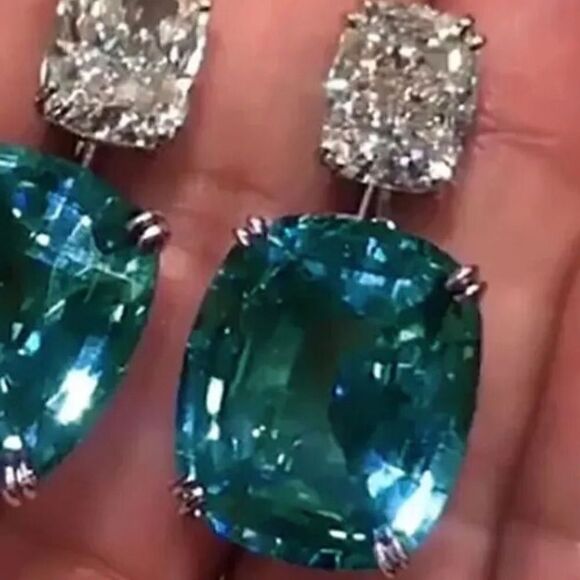 🦋Sparkling Rhinestone earrings🦋 - Picture 3 of 5